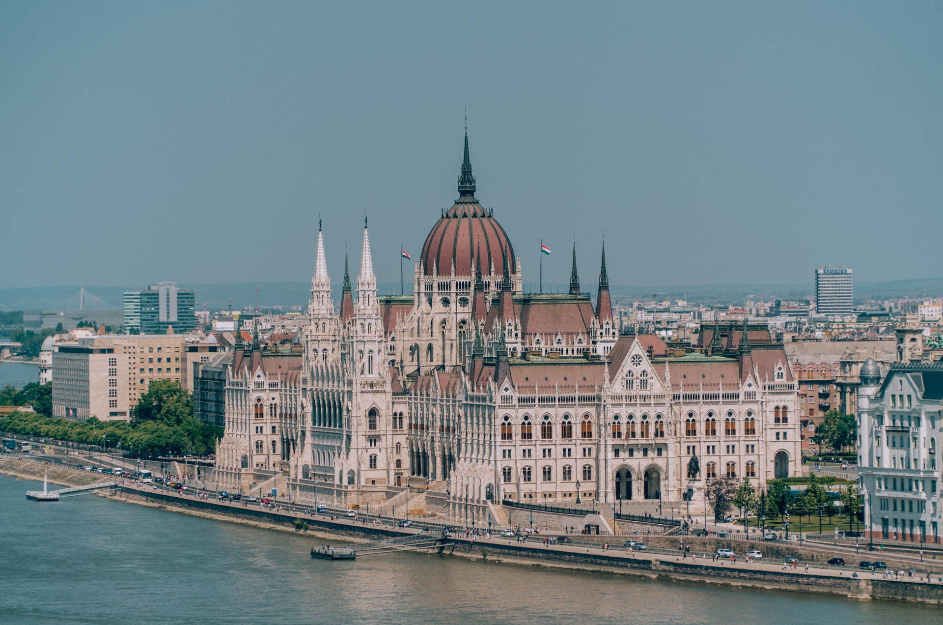 Fasada zewnętrzna Parlamentu | Zwiedzanie Budapesztu