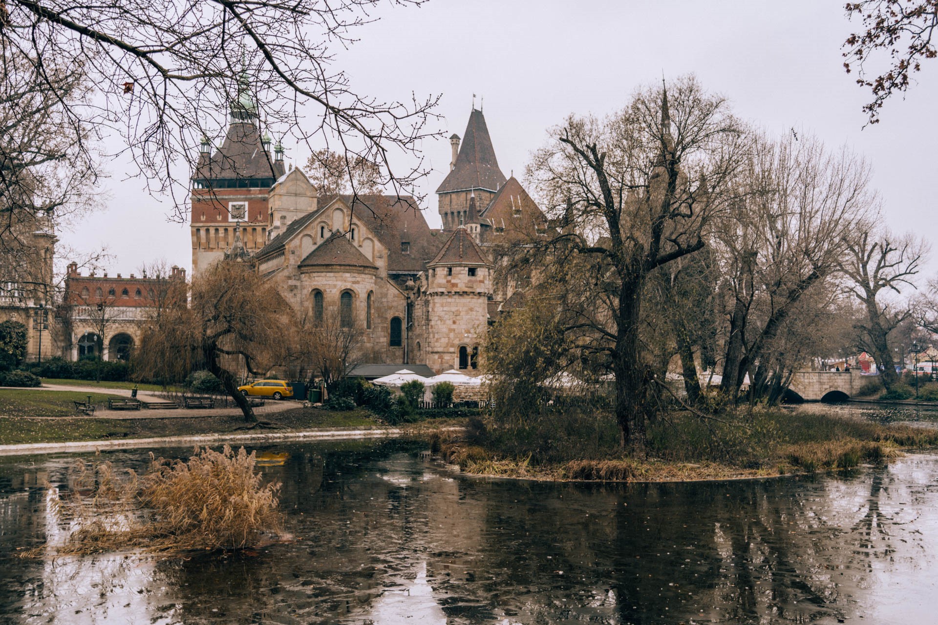 Zamek Vajdahunyad |  Najciekawsze Atrakcje w Budapeszcie