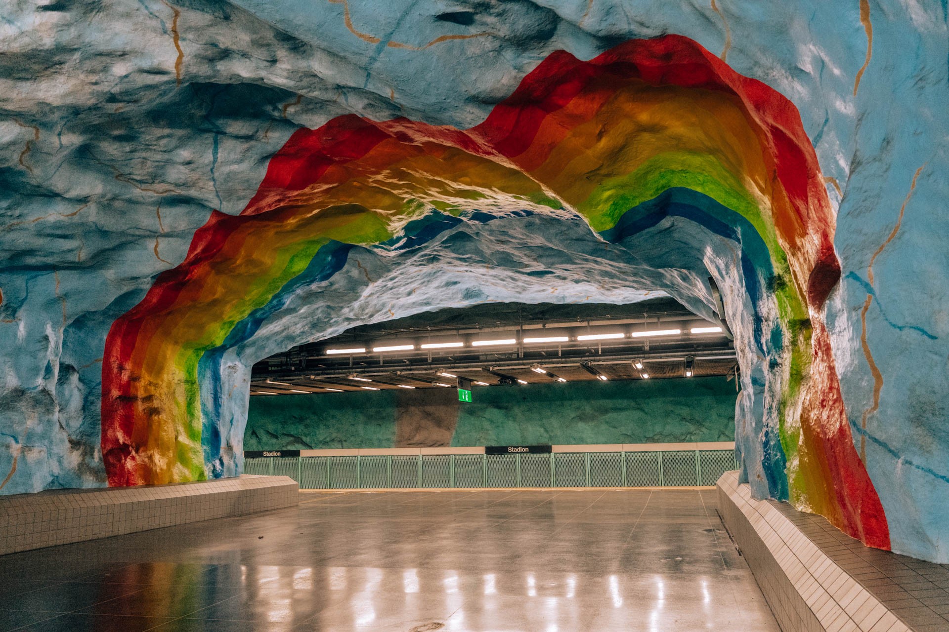 Tęczowa stacja metra | Zwiedzanie Sztokholmy