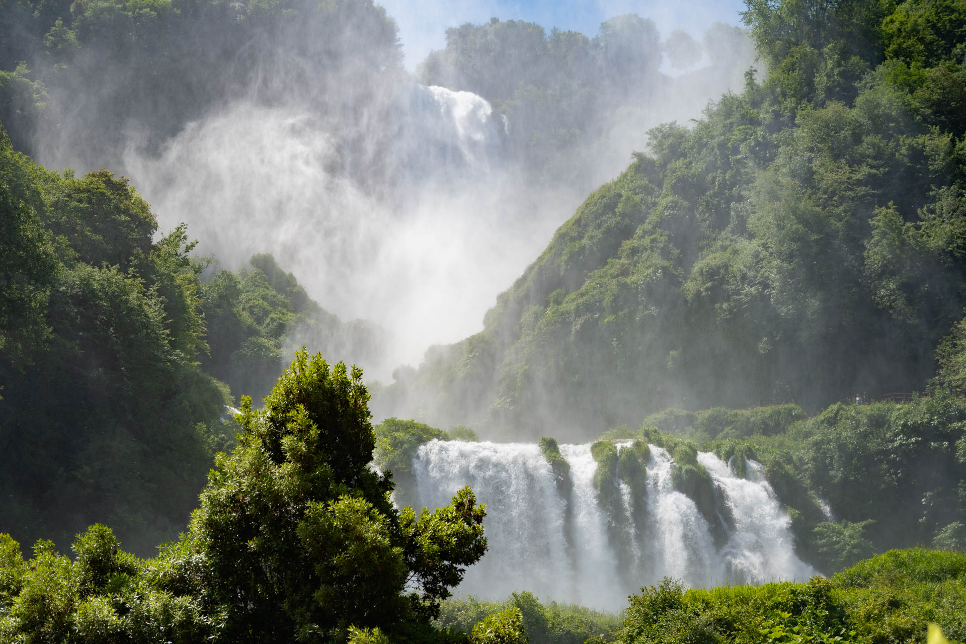 Cascata delle Marmore w Umbrii – najwyższy sztuczny wodospad świata