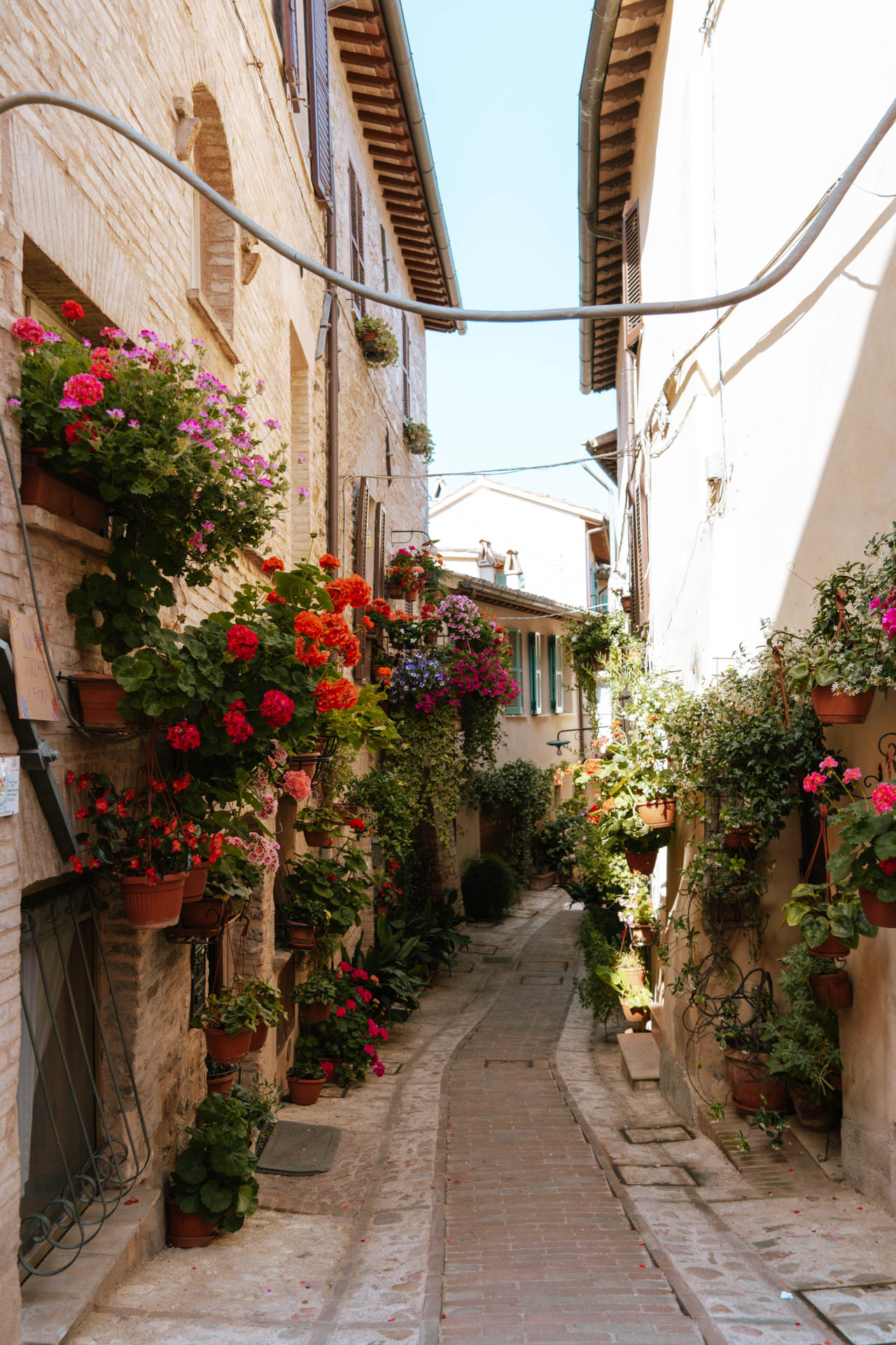 Uliczka pełna kwiatów | Atrakcje w Umbrii