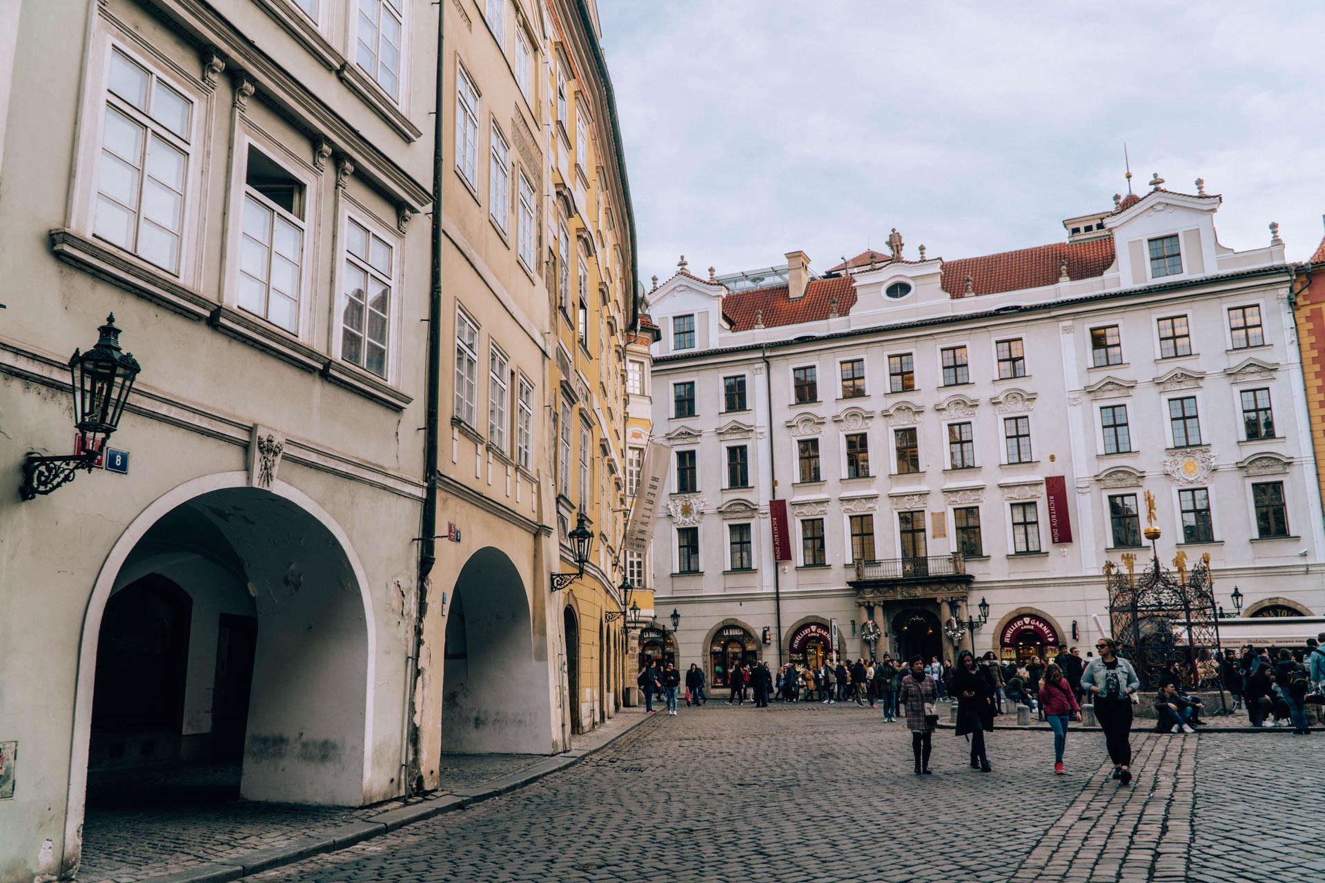 City break w Pradze. 5 porad, jak tanio zwiedzać stolicę Czech